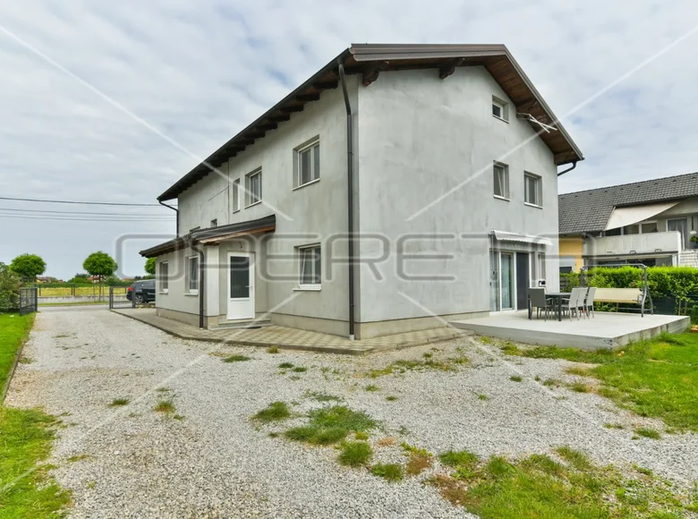 6 room house 360 m² Strmec, Croatia