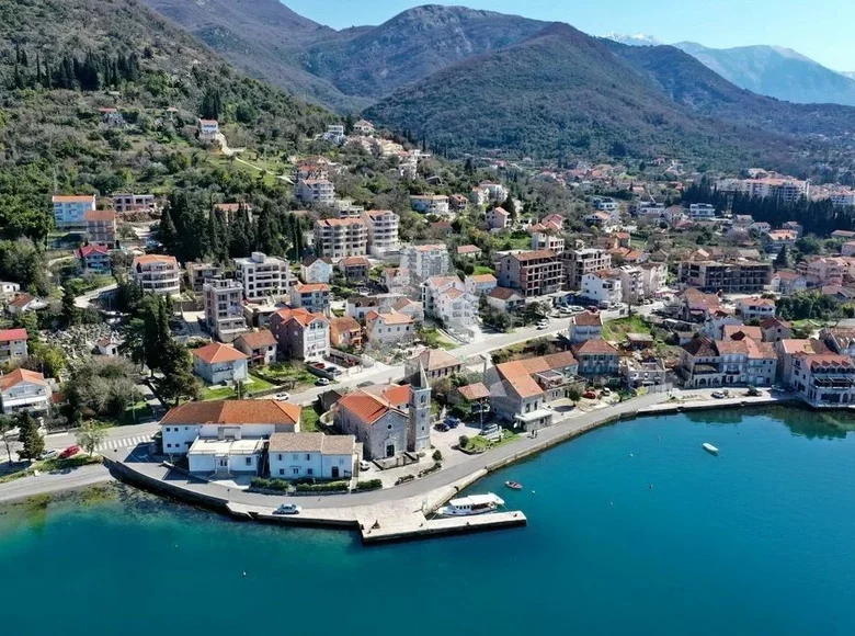 Parcelas  Donja Lastva, Montenegro