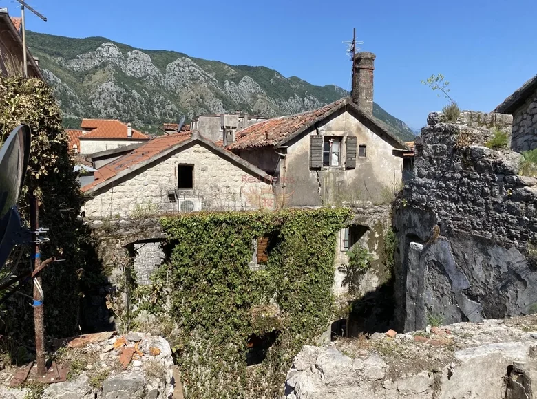 Casa 5 habitaciones 492 m² Kotor, Montenegro