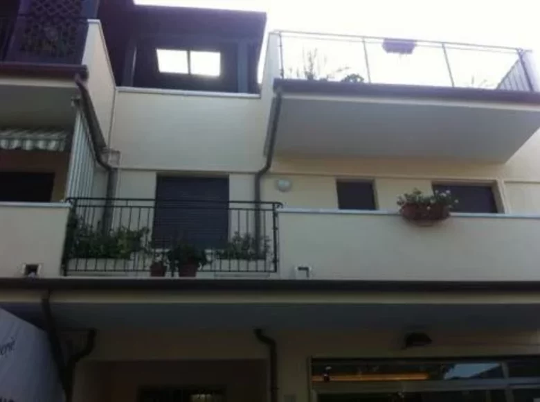 Wohnung 7 Zimmer 120 m² Terni, Italien