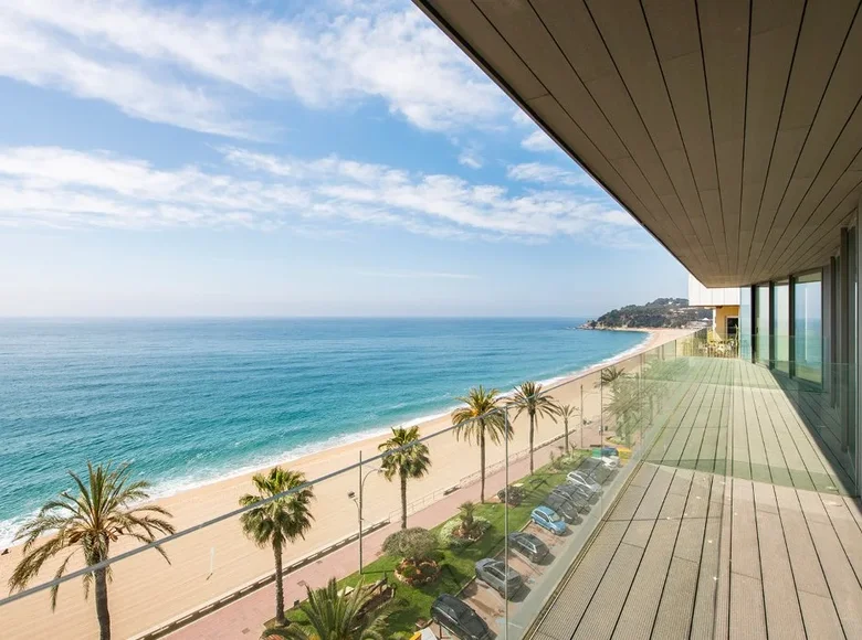 Mieszkanie 3 pokoi 146 m² Lloret de Mar, Hiszpania