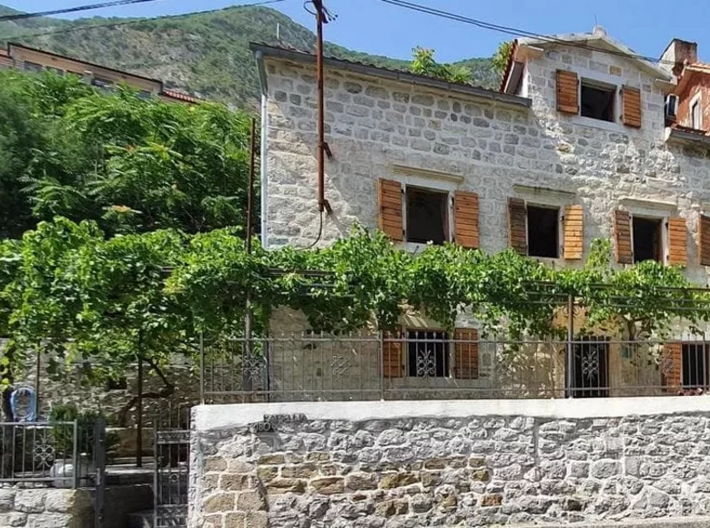 Apartamento 5 habitaciones 150 m² Dobrota, Montenegro