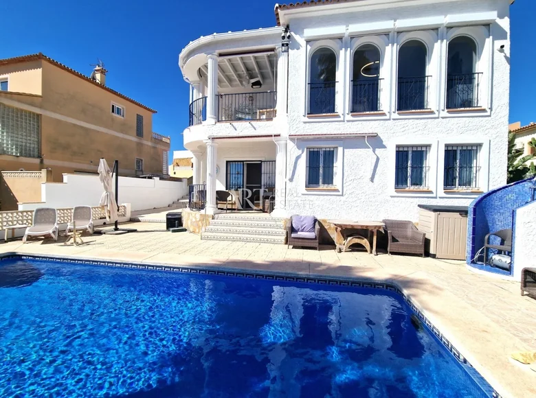 5 bedroom villa 227 m² la Nucia, Spain