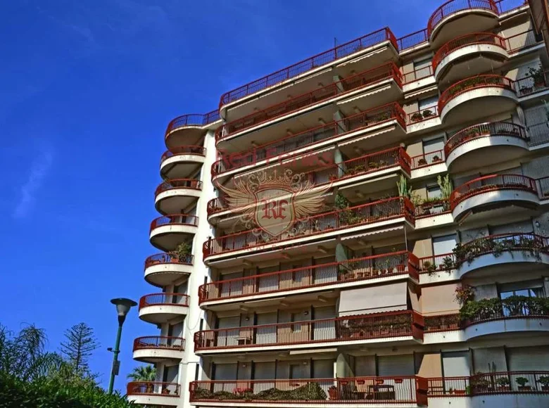 Mieszkanie 3 pokoi 135 m² Bordighera, Włochy