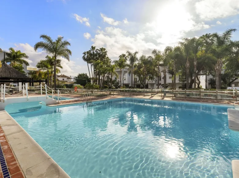 Mieszkanie 3 pokoi 136 m² Malaga, Hiszpania