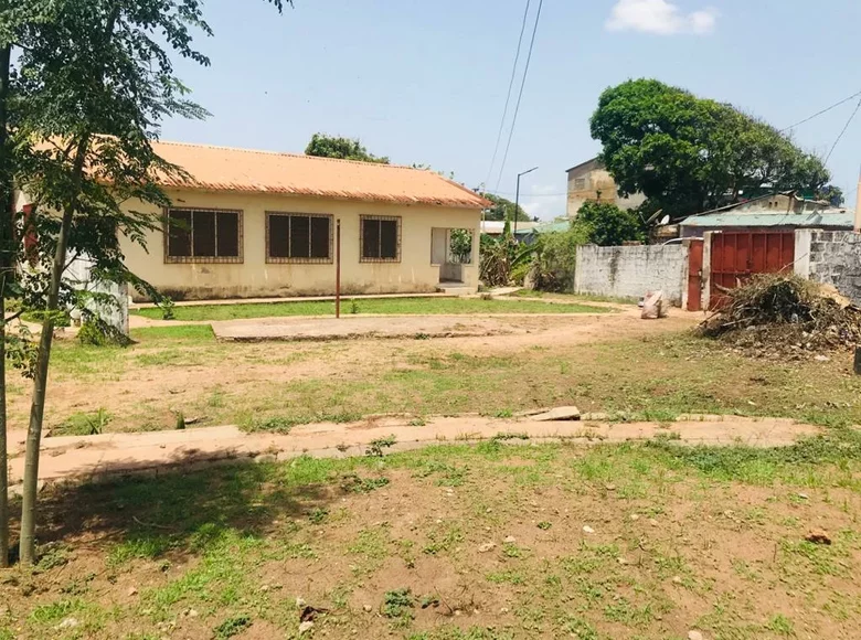 House 950 m² Kanifing, Gambia