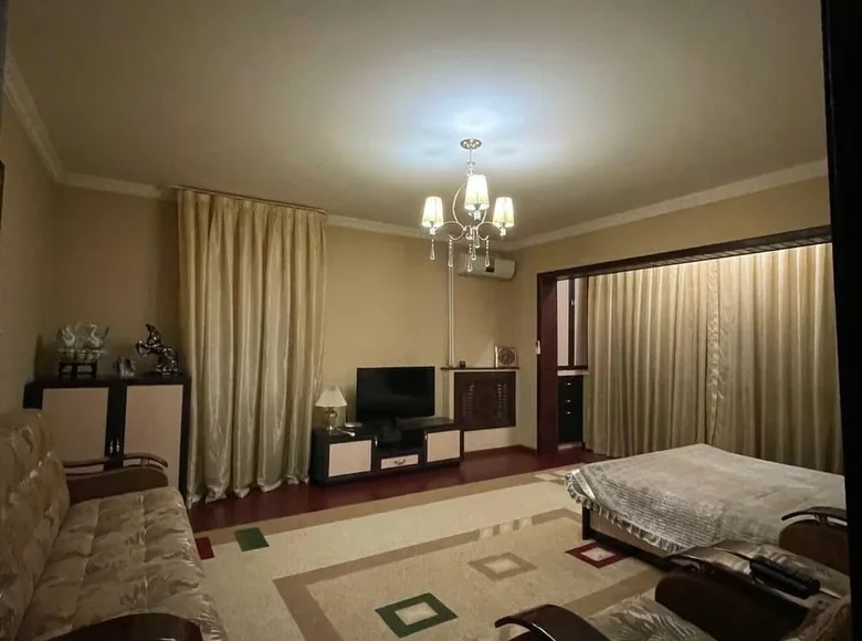 Kvartira 1 xona 45 m² Toshkentda