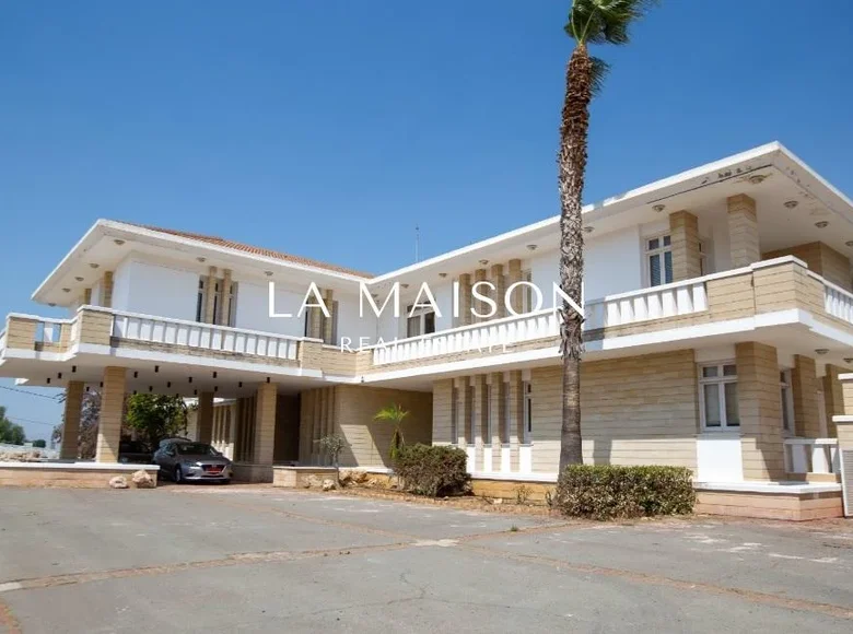 Dom 4 pokoi 1 600 m² Tseri, Cyprus