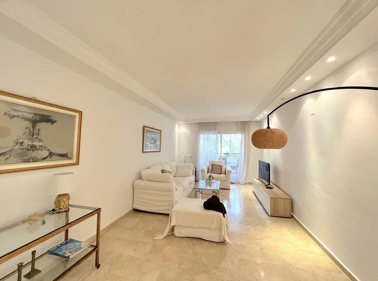 Mieszkanie 3 pokoi 107 m² Marbella, Hiszpania