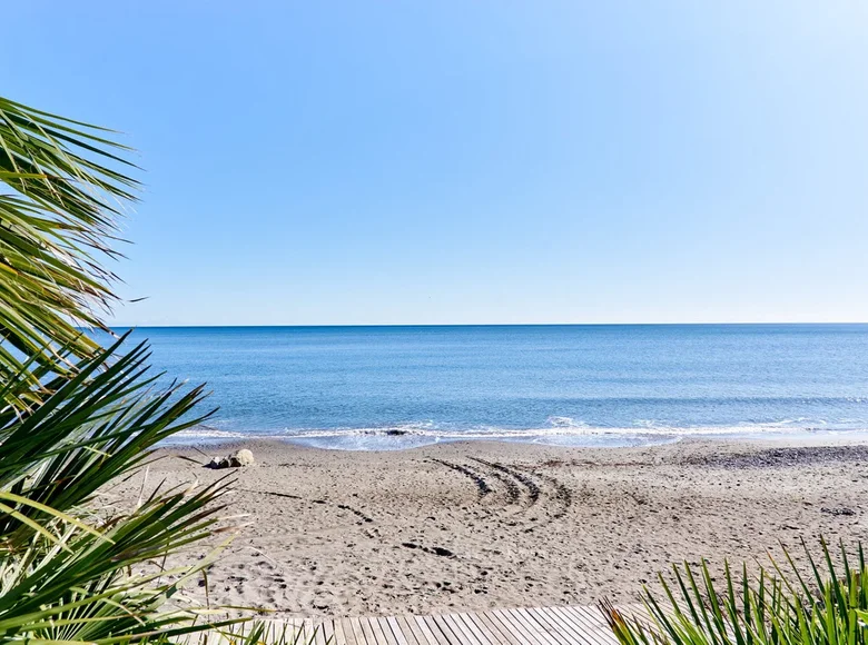 3 bedroom apartment 197 m² Estepona, Spain