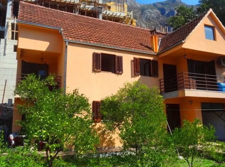 Casa 7 habitaciones 242 m² Bijela, Montenegro