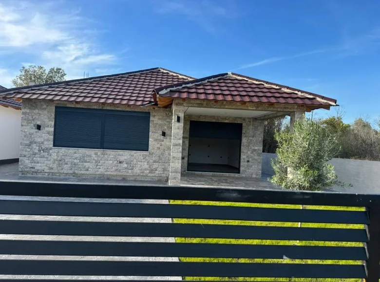 Haus 2 Schlafzimmer 110 m² Donji Stoj Shtoji i Poshtem, Montenegro