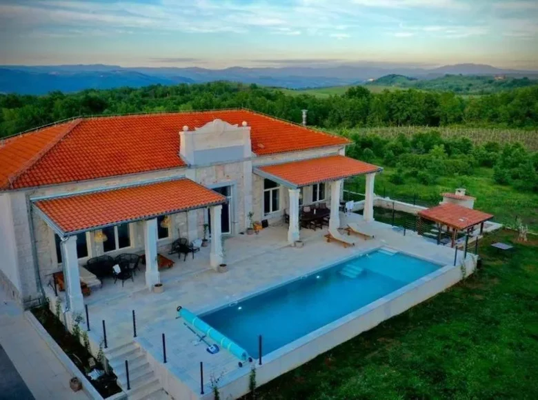 5 bedroom villa 406 m² Porec, Croatia