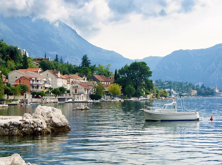 Grundstück  Dobrota, Montenegro