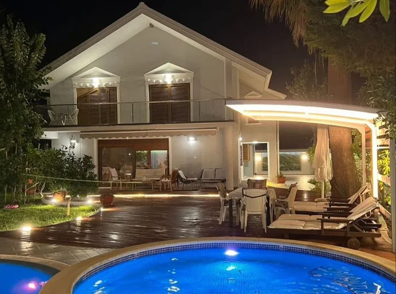 6 bedroom villa 1 065 m² Durres, Albania