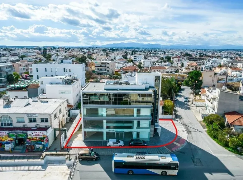 Commercial property 470 m² in Strovolos, Cyprus
