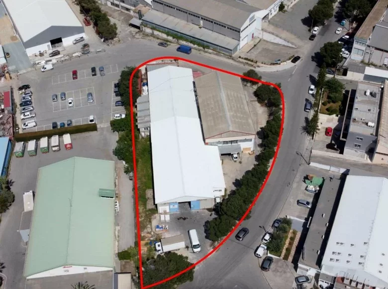 Warehouse 2 081 m² in Strovolos, Cyprus