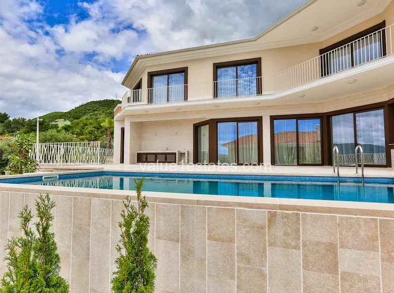 Villa de 5 habitaciones 285 m² Tivat, Montenegro