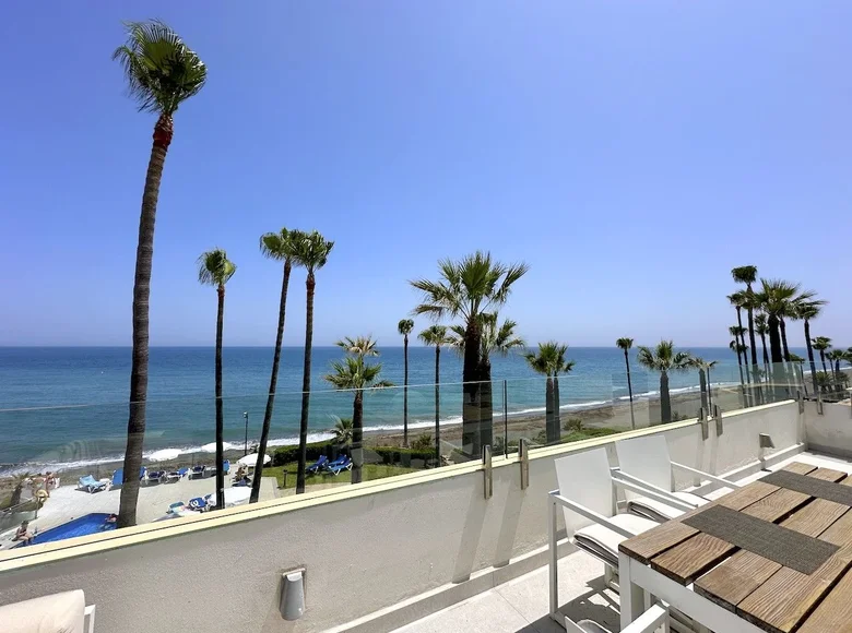 Wohnung 3 Schlafzimmer 145 m² Estepona, Spanien