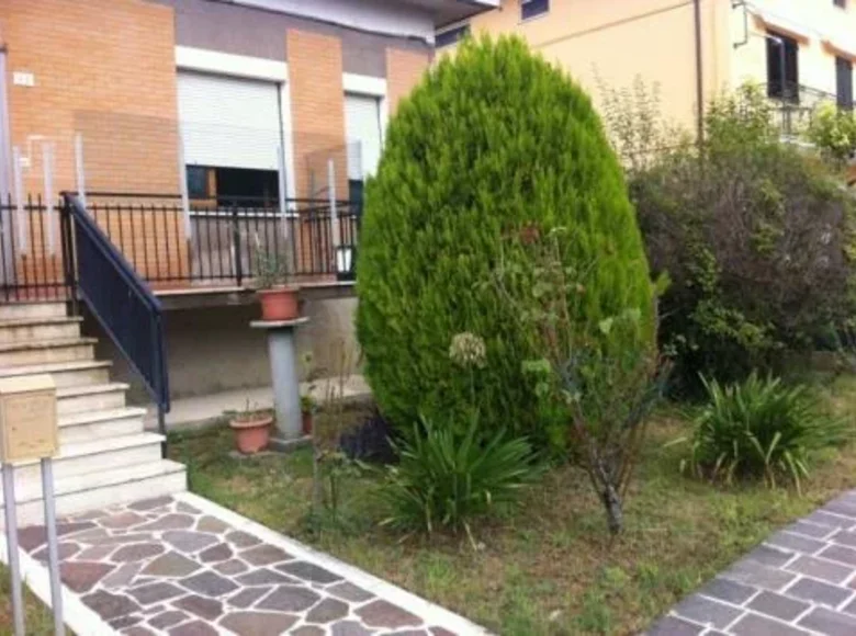 Townhouse 8 rooms 200 m² Terni, All countries