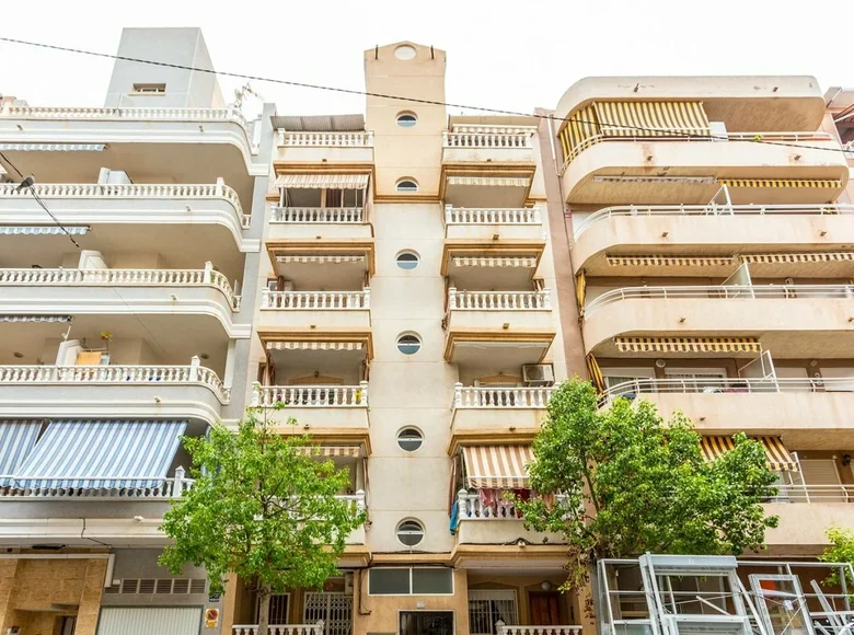 Mieszkanie 4 pokoi 65 m² Torrevieja, Hiszpania