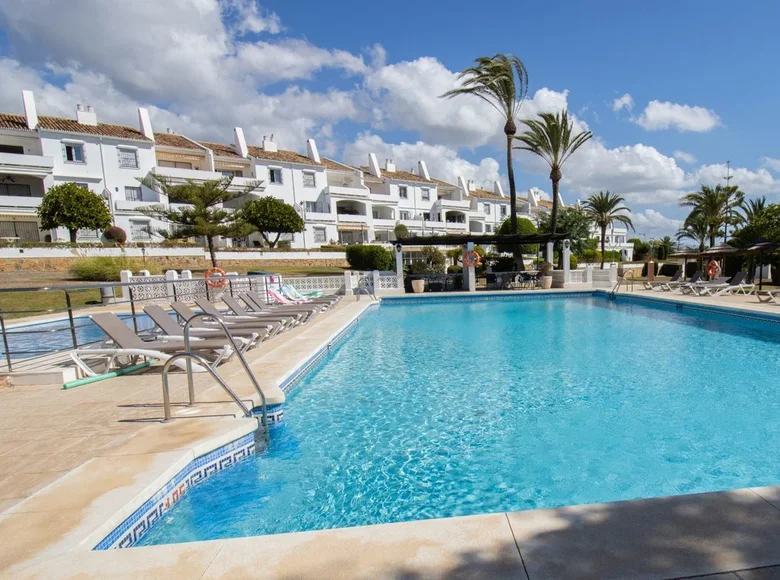 2 bedroom apartment 102 m² Marbella, Spain