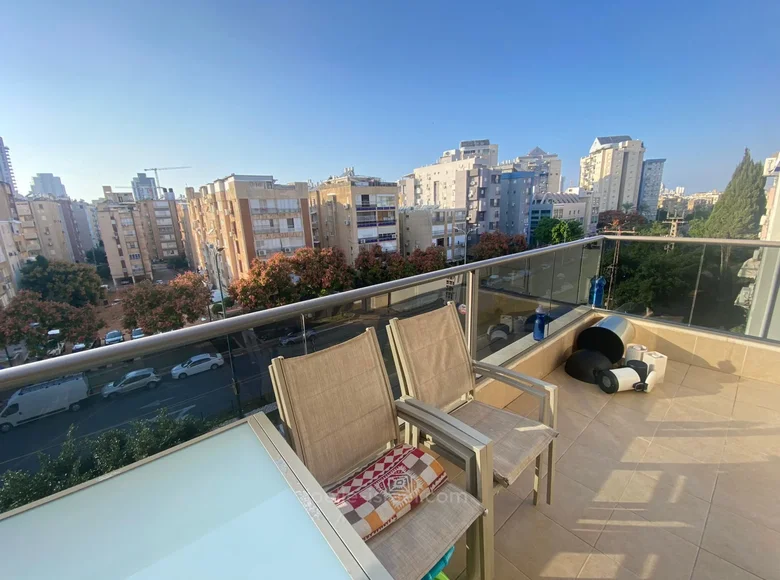 Mieszkanie 4 pokoi 111 m² Netanya, Izrael