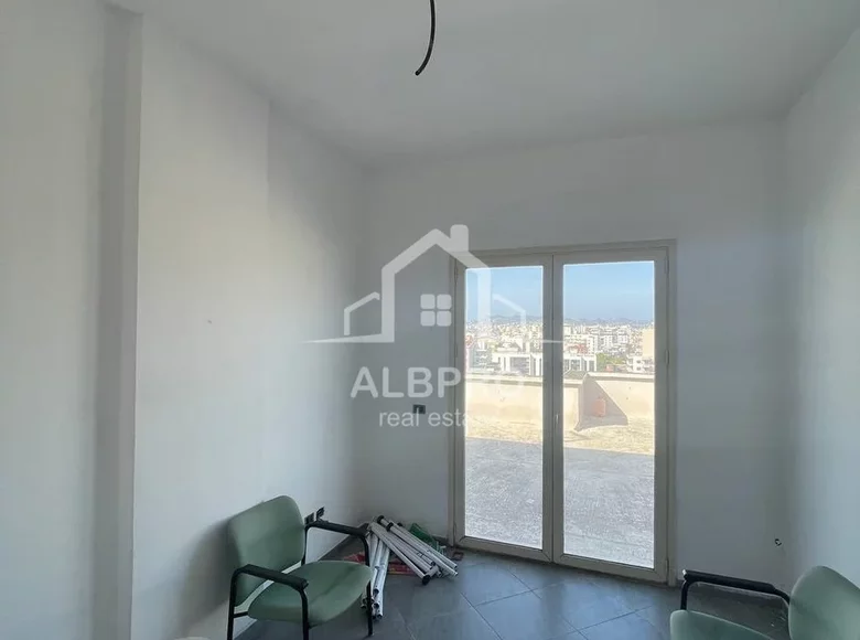 Mieszkanie 3 pokoi 330 m² Bashkia Durres, Albania