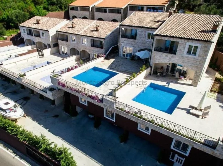 Casa 3 habitaciones 2 261 m² Montenegro, Montenegro