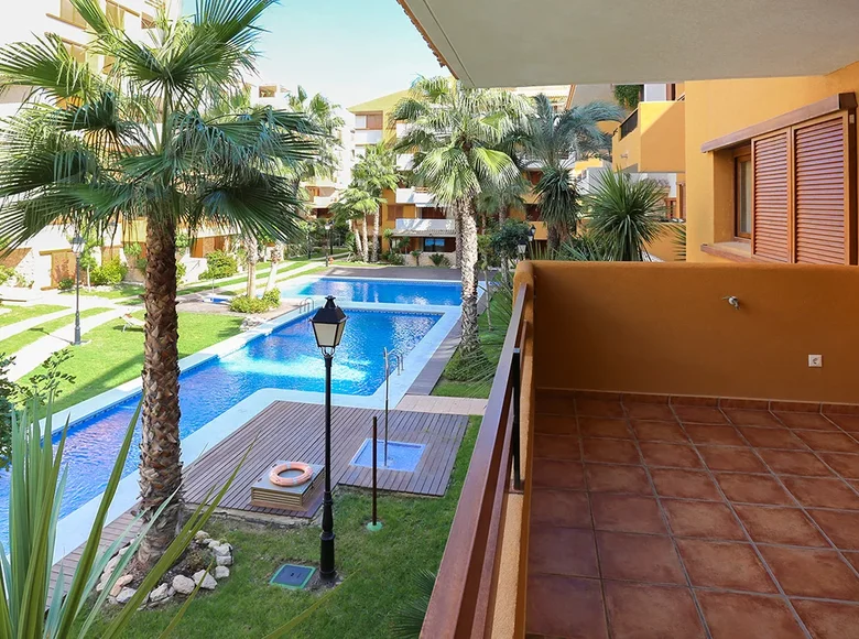 Mieszkanie 2 pokoi 110 m² Torrevieja, Hiszpania