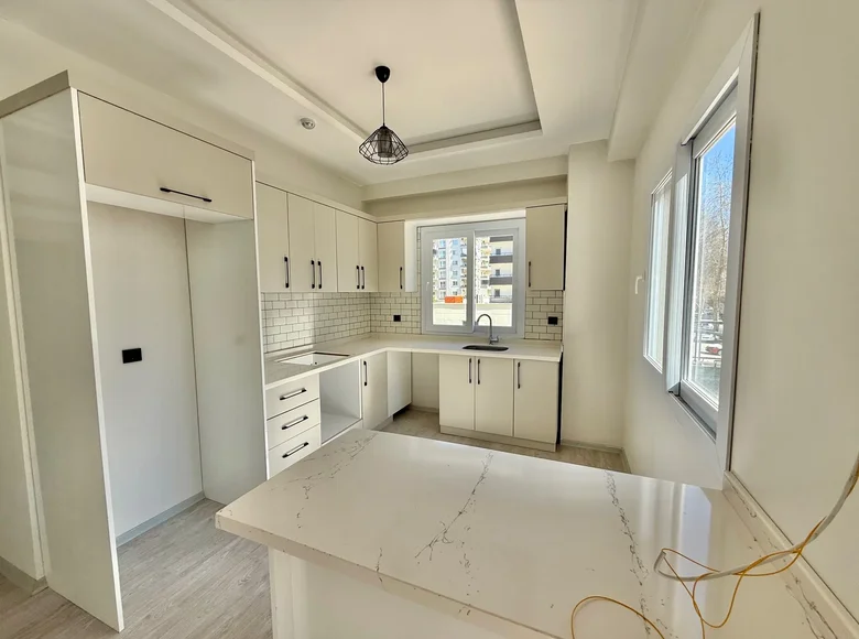 Mieszkanie 3 pokoi 139 m² Mezitli, Turcja
