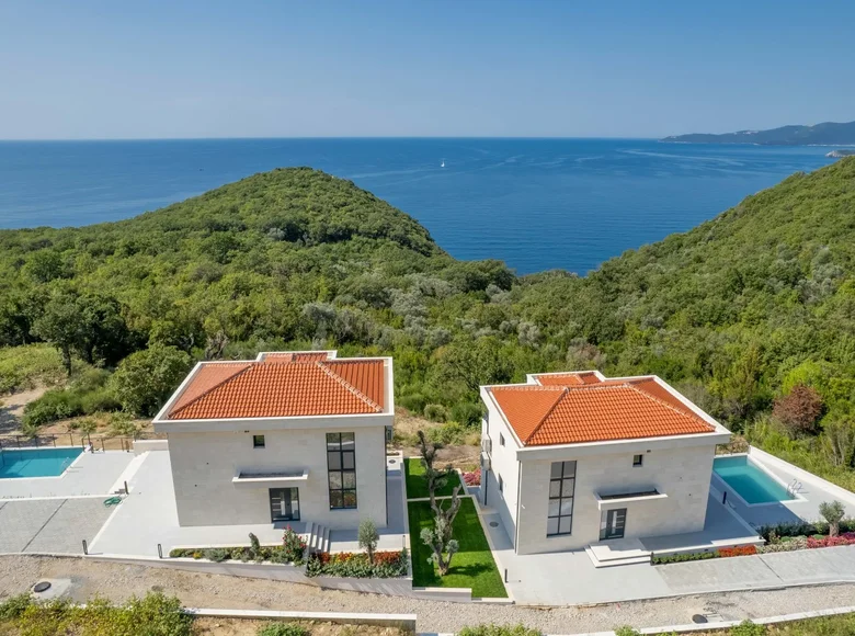 5 bedroom villa 318 m² Katun Rezevici, Montenegro