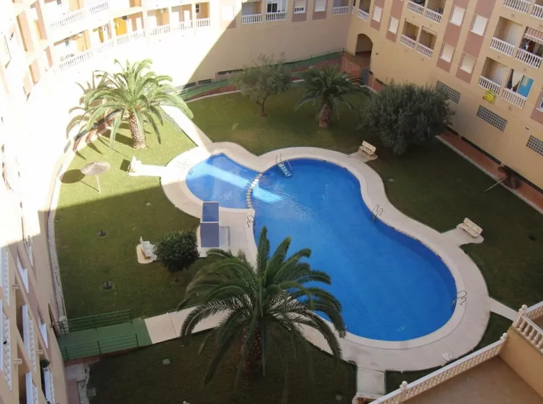 Mieszkanie 2 pokoi 60 m² Torrevieja, Hiszpania