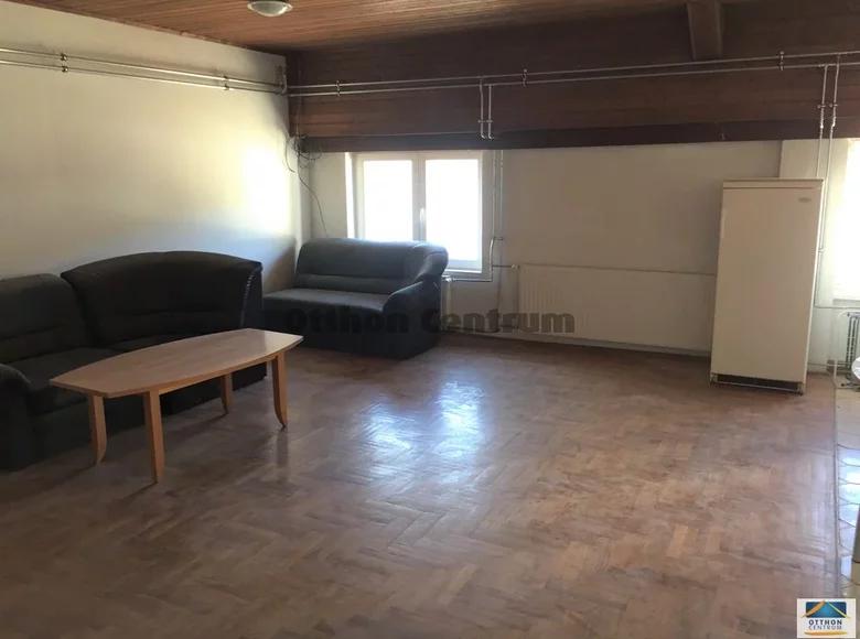 Commercial property 191 m² in Pilisvoeroesvar, Hungary