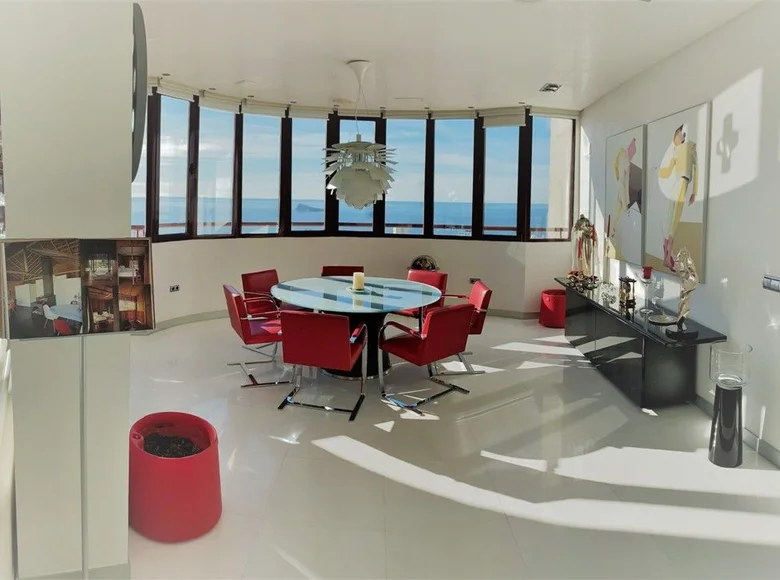 Mieszkanie 2 pokoi 176 m² Benidorm, Hiszpania