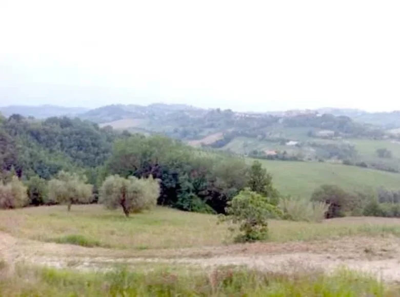 Grundstück 300 000 m² Terni, Italien