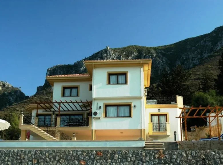 Casa grande 235 m² Agirda, Chipre