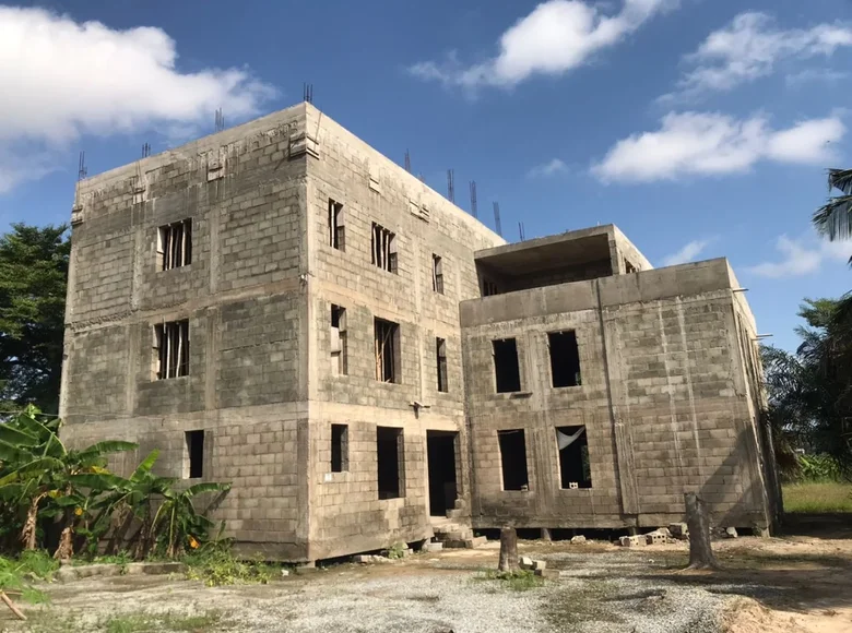 Shell construction of an exceptional, large building, near Accra, extension possible