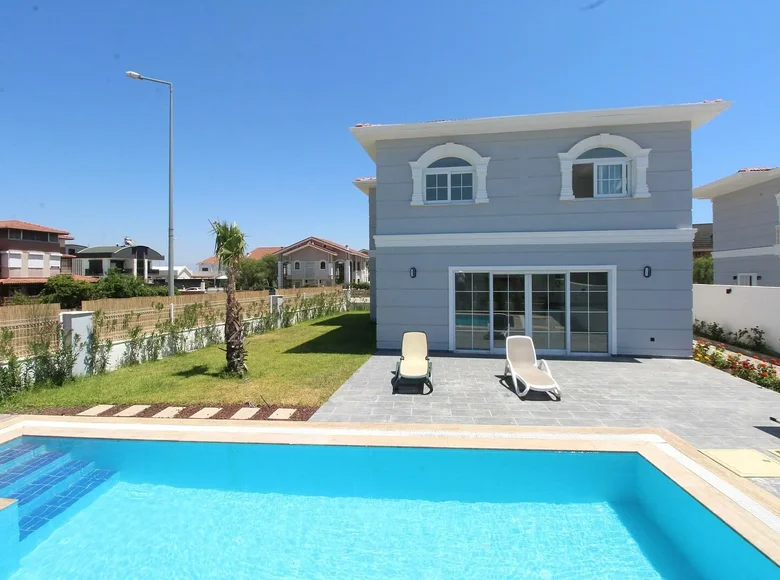 Willa 4 pokoi 242 m² Serik, Turcja