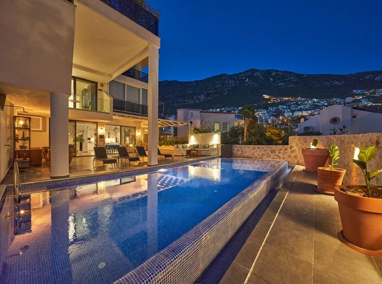 Villa de 4 dormitorios 140 m² Kalkan, Turquía