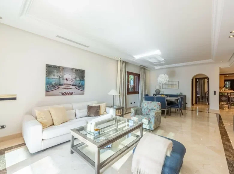 Penthouse 4 pokoi  Estepona, Hiszpania