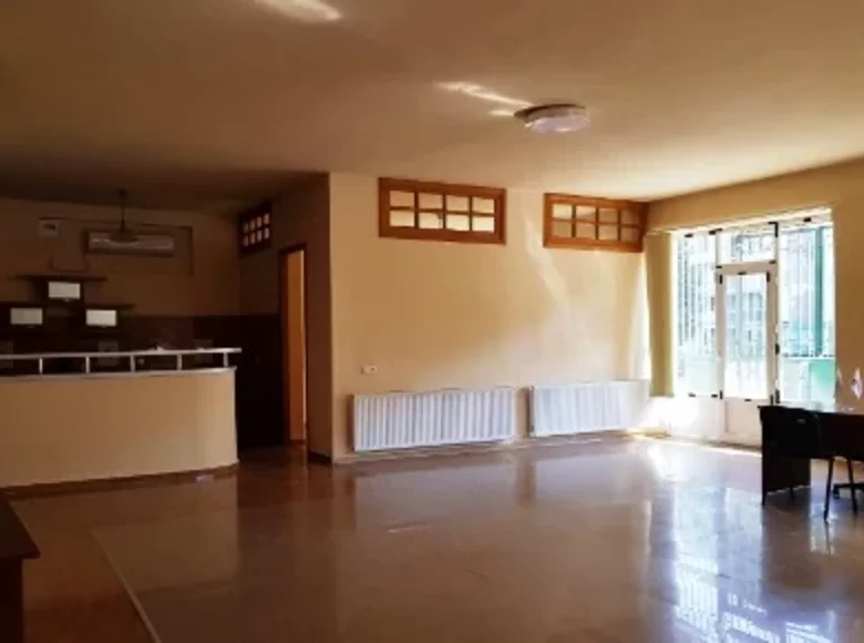 Oficina 300 m² en Tiflis, Georgia