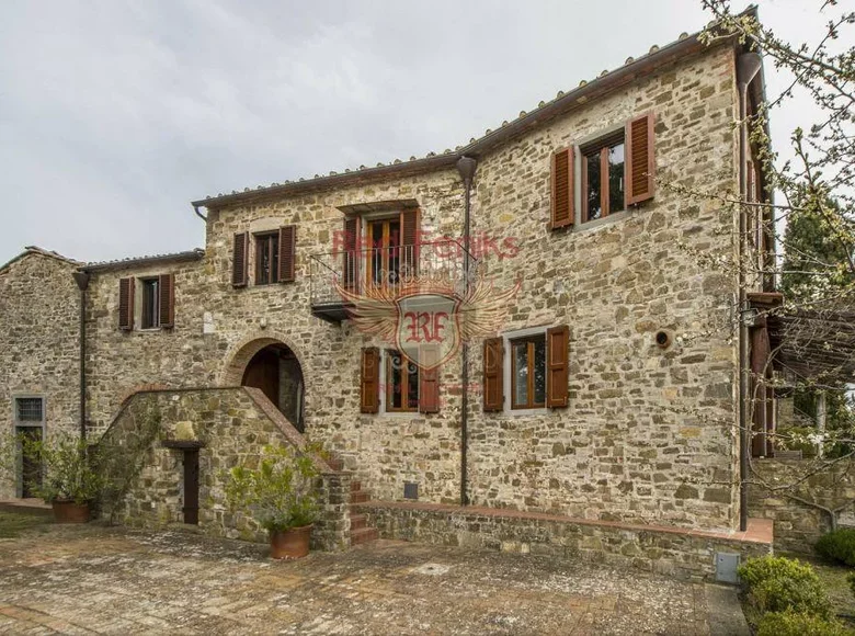 Commercial property 744 m² in Gaiole in Chianti, Italy