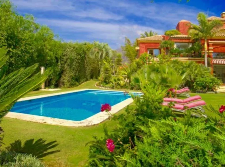 Casa 6 habitaciones 1 229 m² Marbella, España
