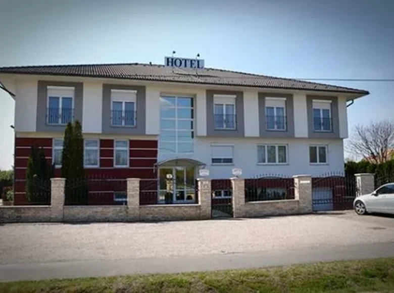Hotel 860 m² in Sopron, Hungary