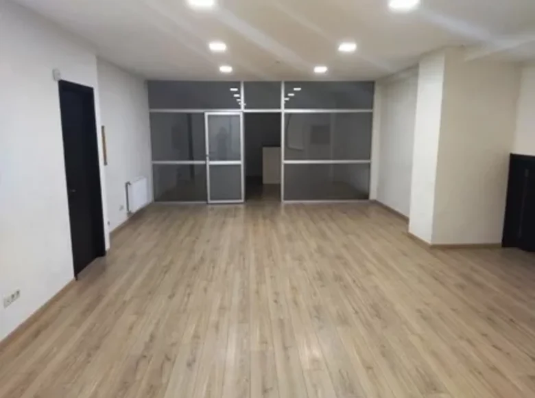 Oficina 190 m² en Tiflis, Georgia