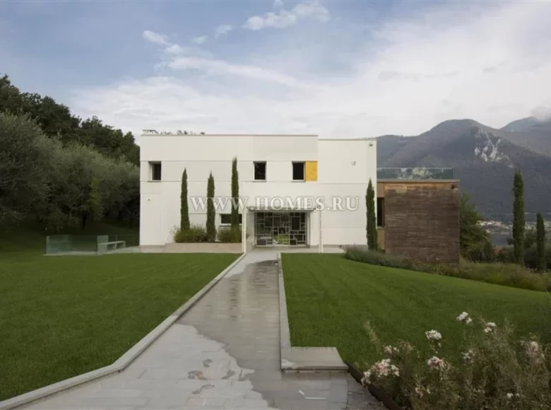 Villa de tres dormitorios 500 m² Italia, Italia