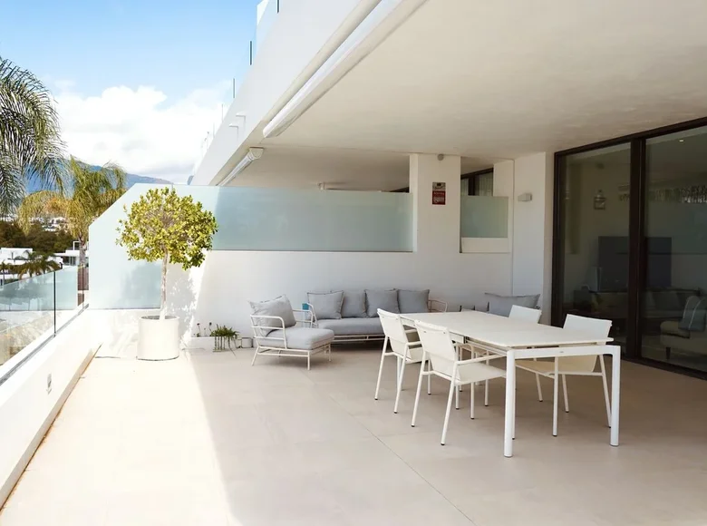 Mieszkanie 3 pokoi 170 m² Estepona, Hiszpania