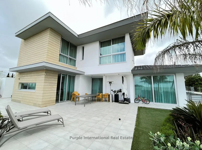 5 bedroom villa 225 m² Anavargos, Cyprus