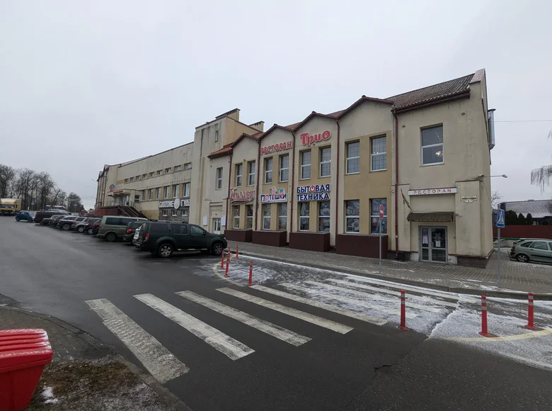 Almacén 14 habitaciones 491 m² en Dzyarzhynsk, Belarús